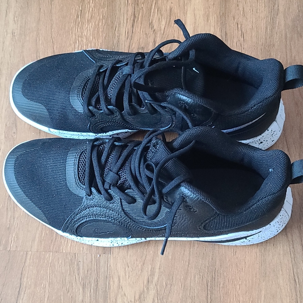 Nike Fly by mid basketball shoes